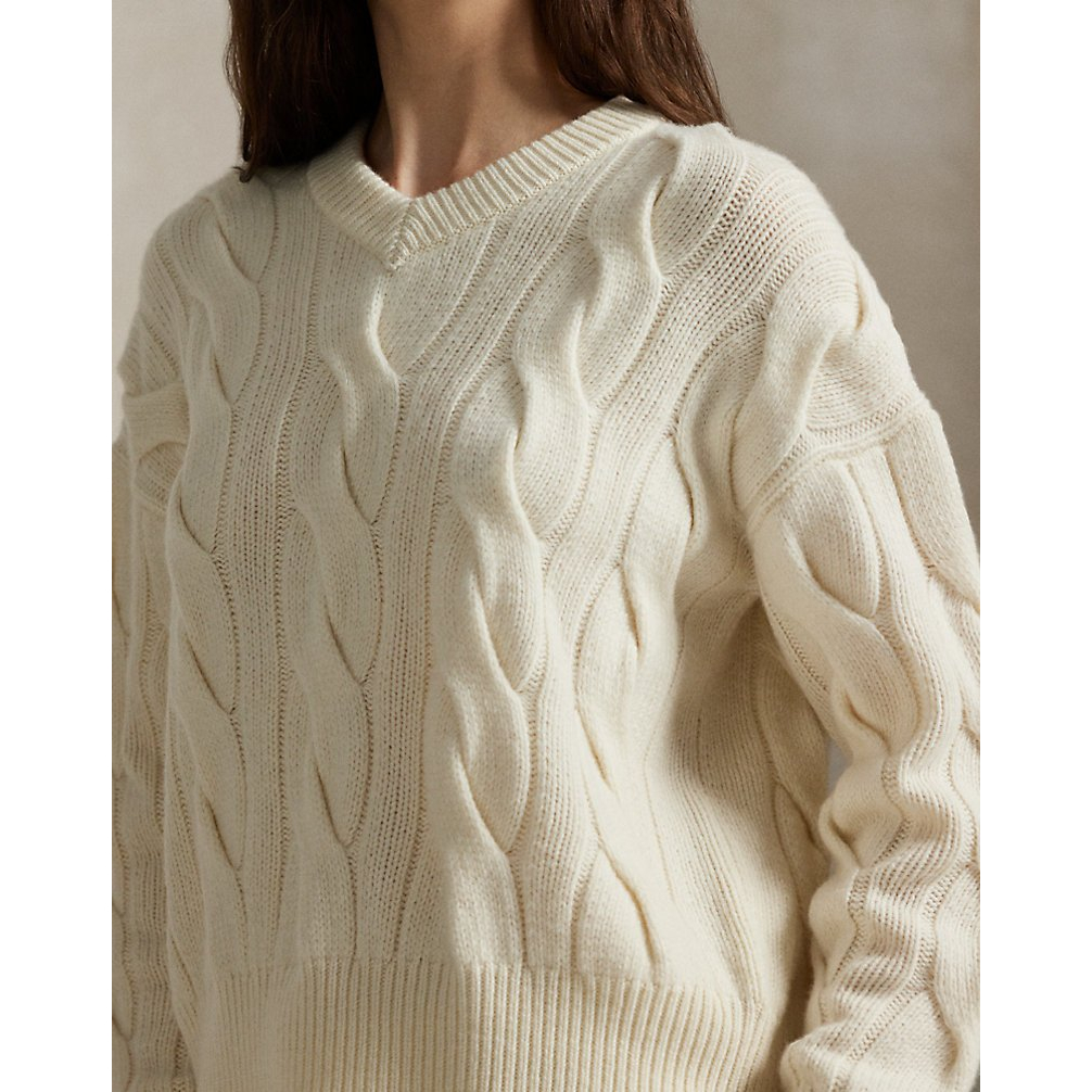 Women's 'Cable-Knit Wool-Cashmere V-Neck Sweater'