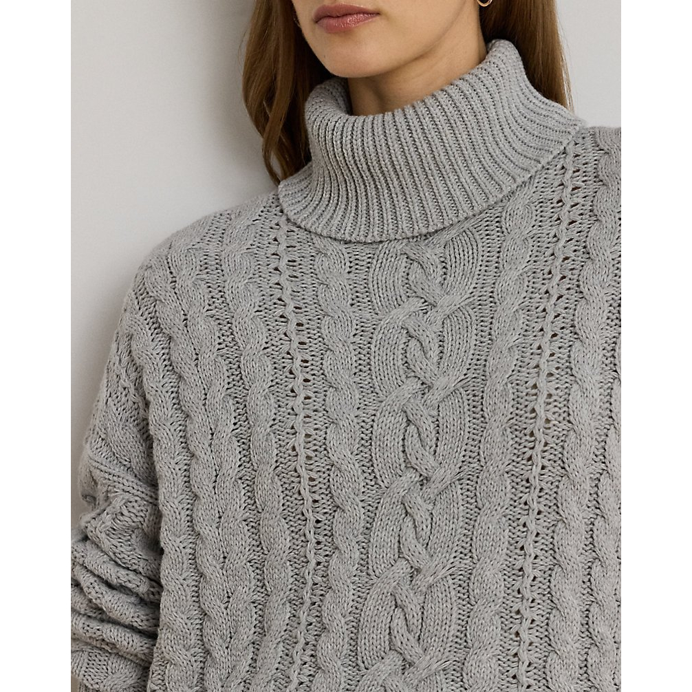 'Cable-Knit Turtleneck Sweater' pour Femmes