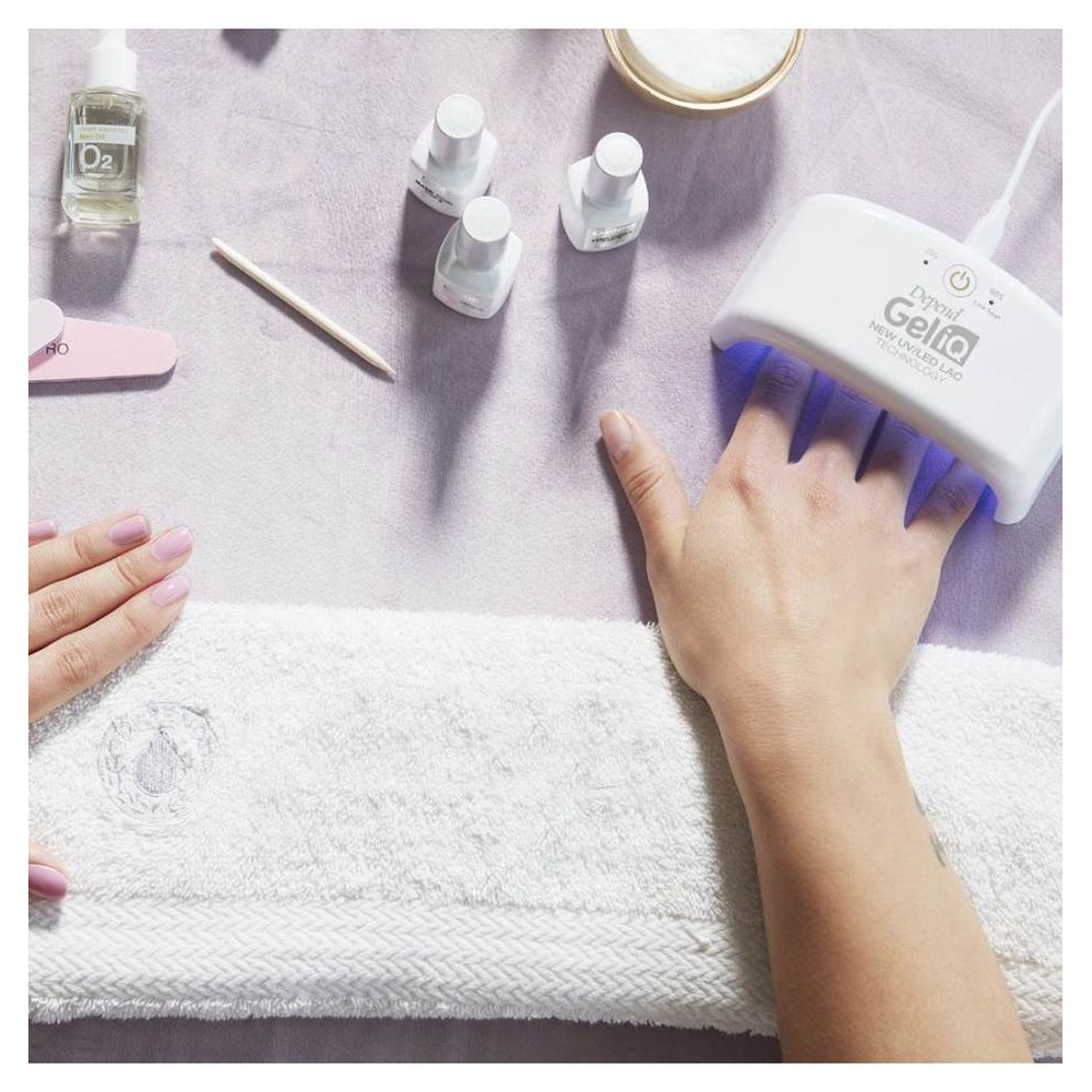 Kit de vernis à ongles gel + lampe UV/LED 'Gel iQ Start Kit' - 5 Pièces