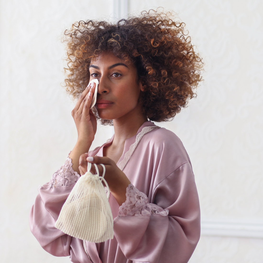 Cotons 'Bio Makeup Removing in Laundry Bag'