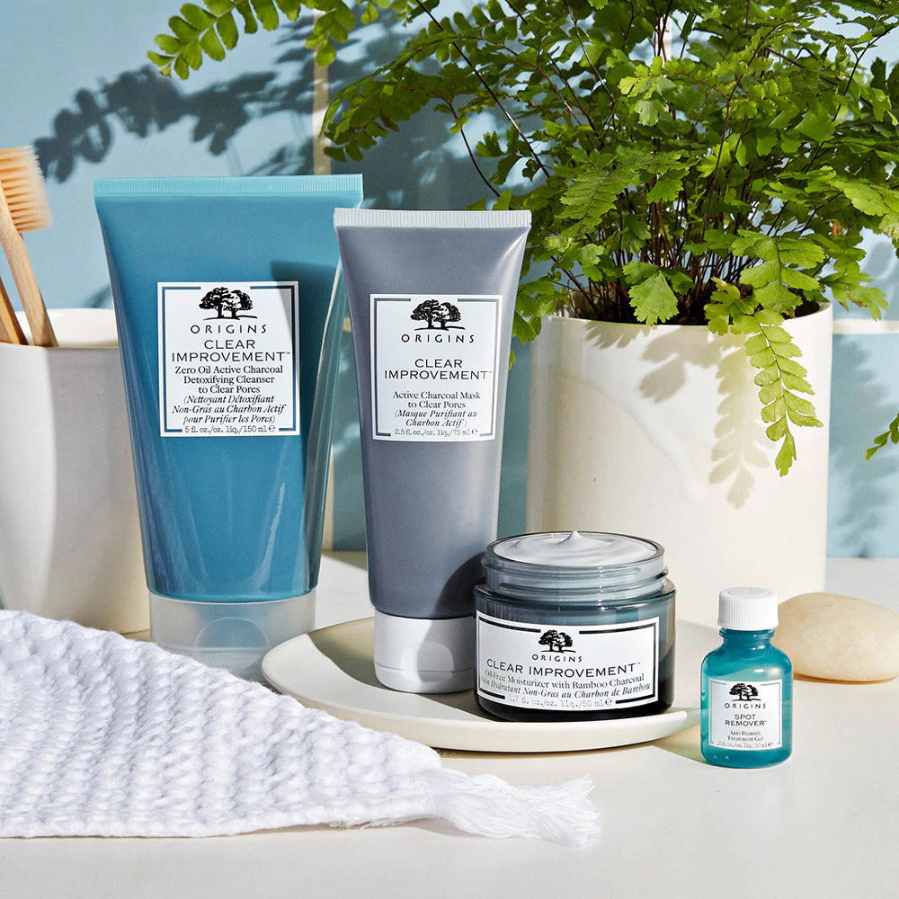 'Clear Improvement™ Zero Oil Active Charcoal Detoxifying' Gesichtsreiniger - 150 ml