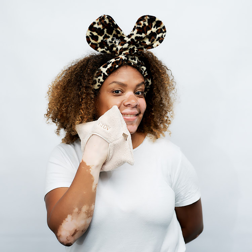 Gant De Démaquillage Réutilisable Permettant D'Éliminer Le Maquillage Uniquement Avec De L'Eau