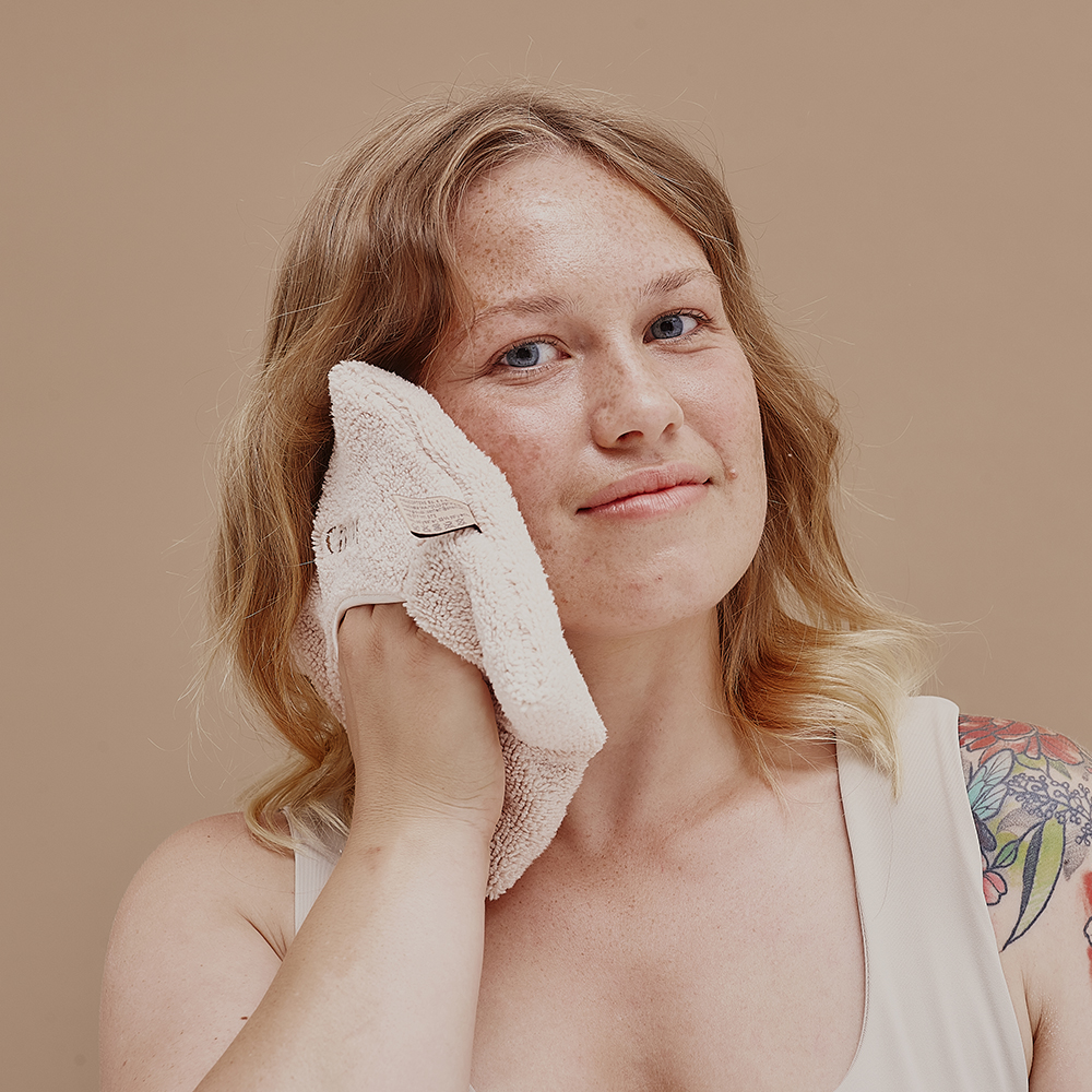Gant De Démaquillage Réutilisable Permettant D'Éliminer Le Maquillage Uniquement Avec De L'Eau