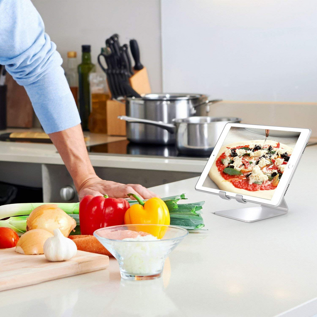 Horizontal stand for smartphones and tablets in aluminum - Silver